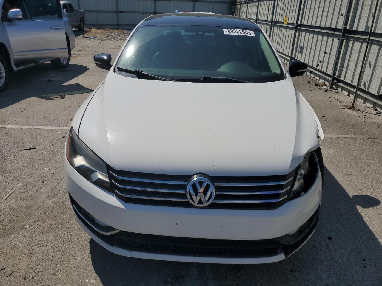 2015 VOLKSWAGEN Passat