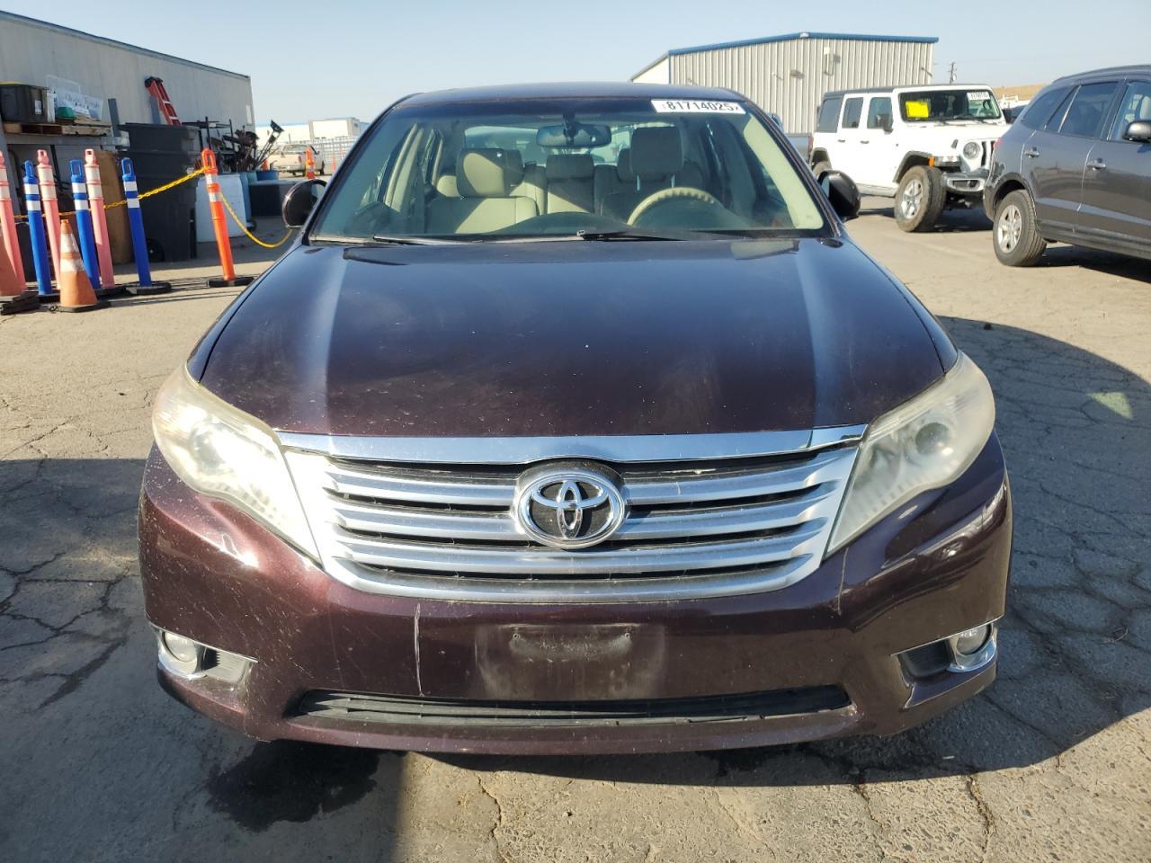 2011 TOYOTA Avalon