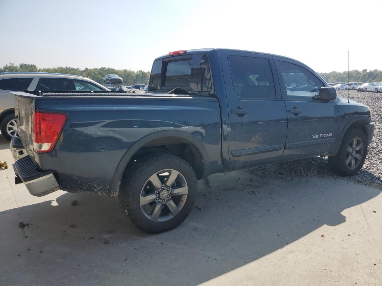 2015 NISSAN Titan