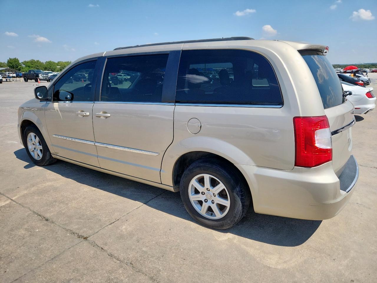 2012 CHRYSLER Town & Country
