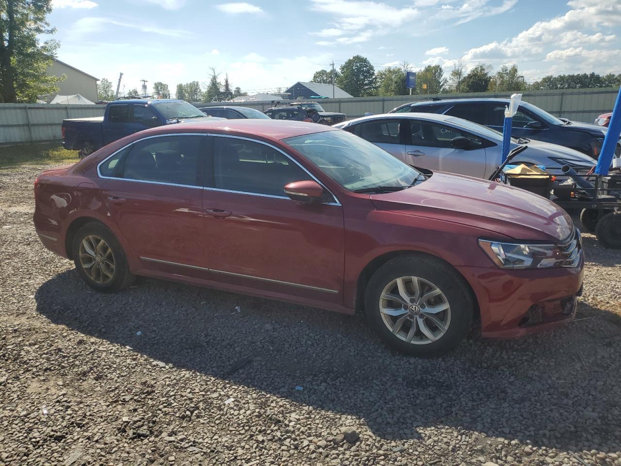 2016 VOLKSWAGEN Passat