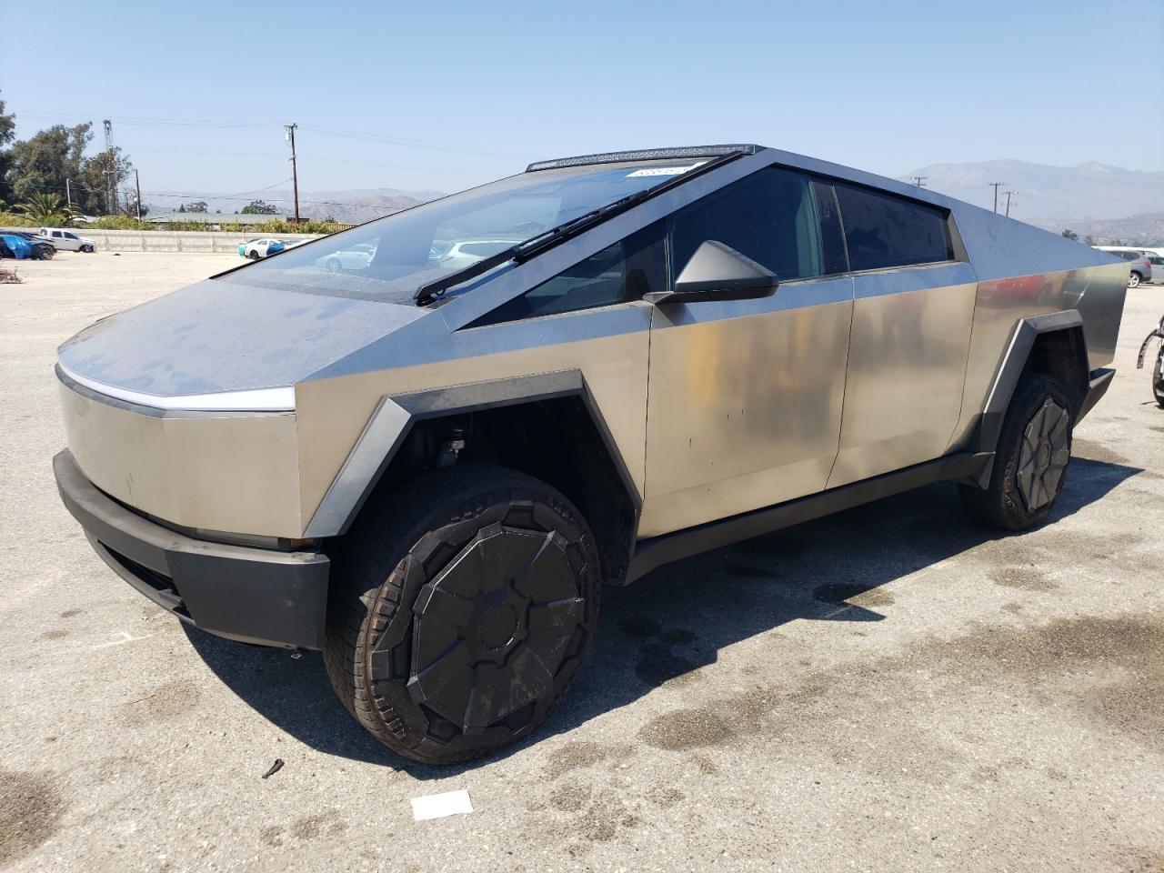 2024 TESLA Cybertruck