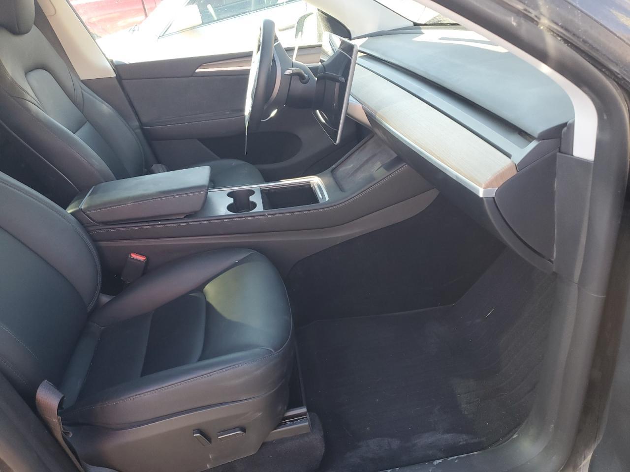 2025 TESLA MODEL Y