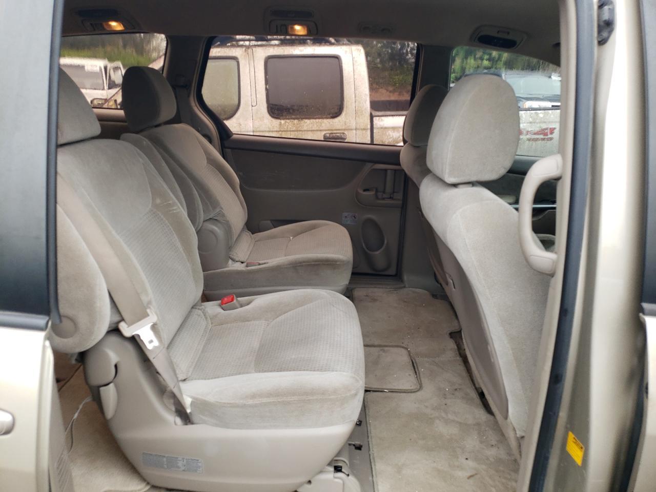 2010 TOYOTA SIENNA