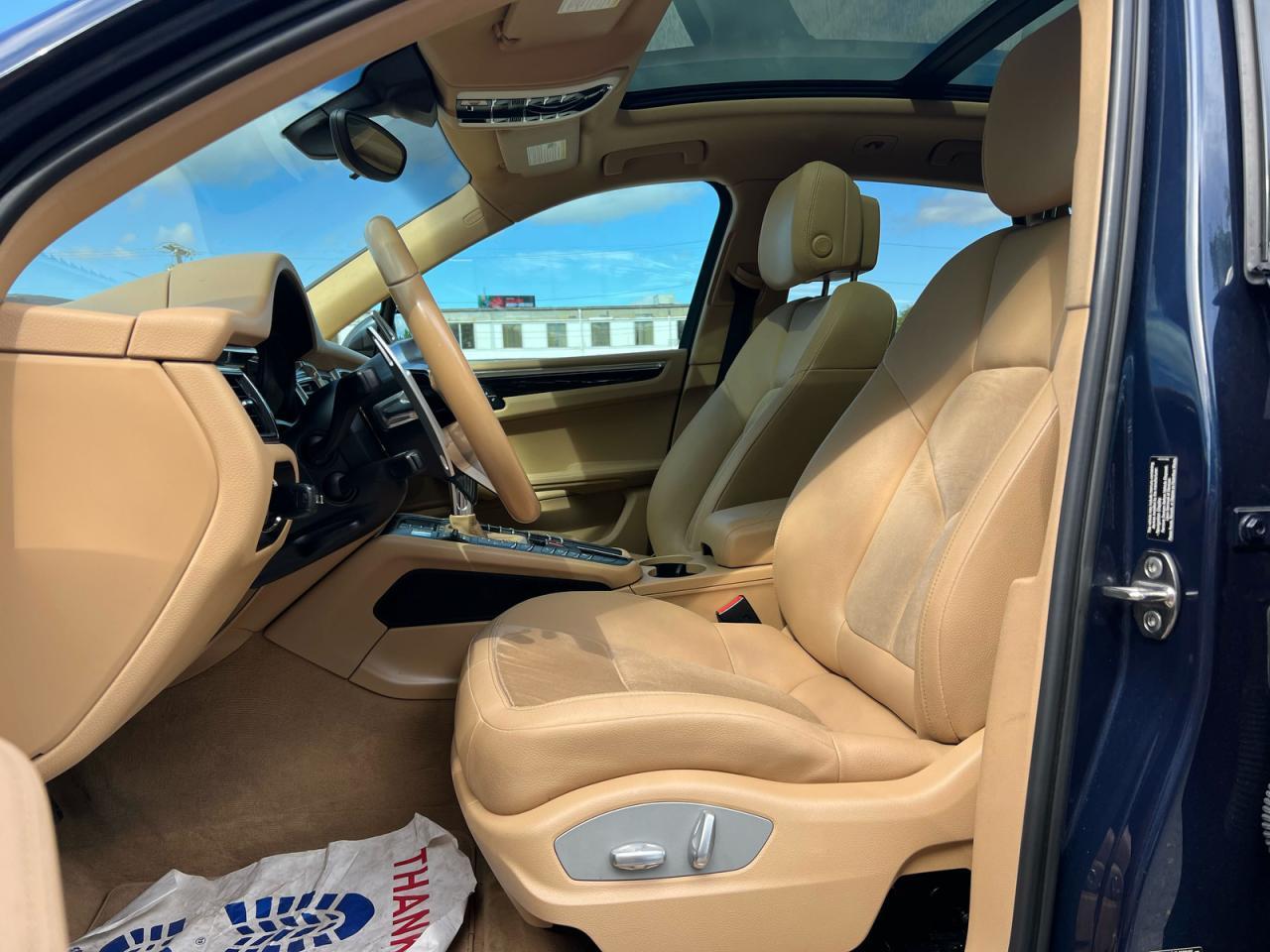 2015 PORSCHE Macan