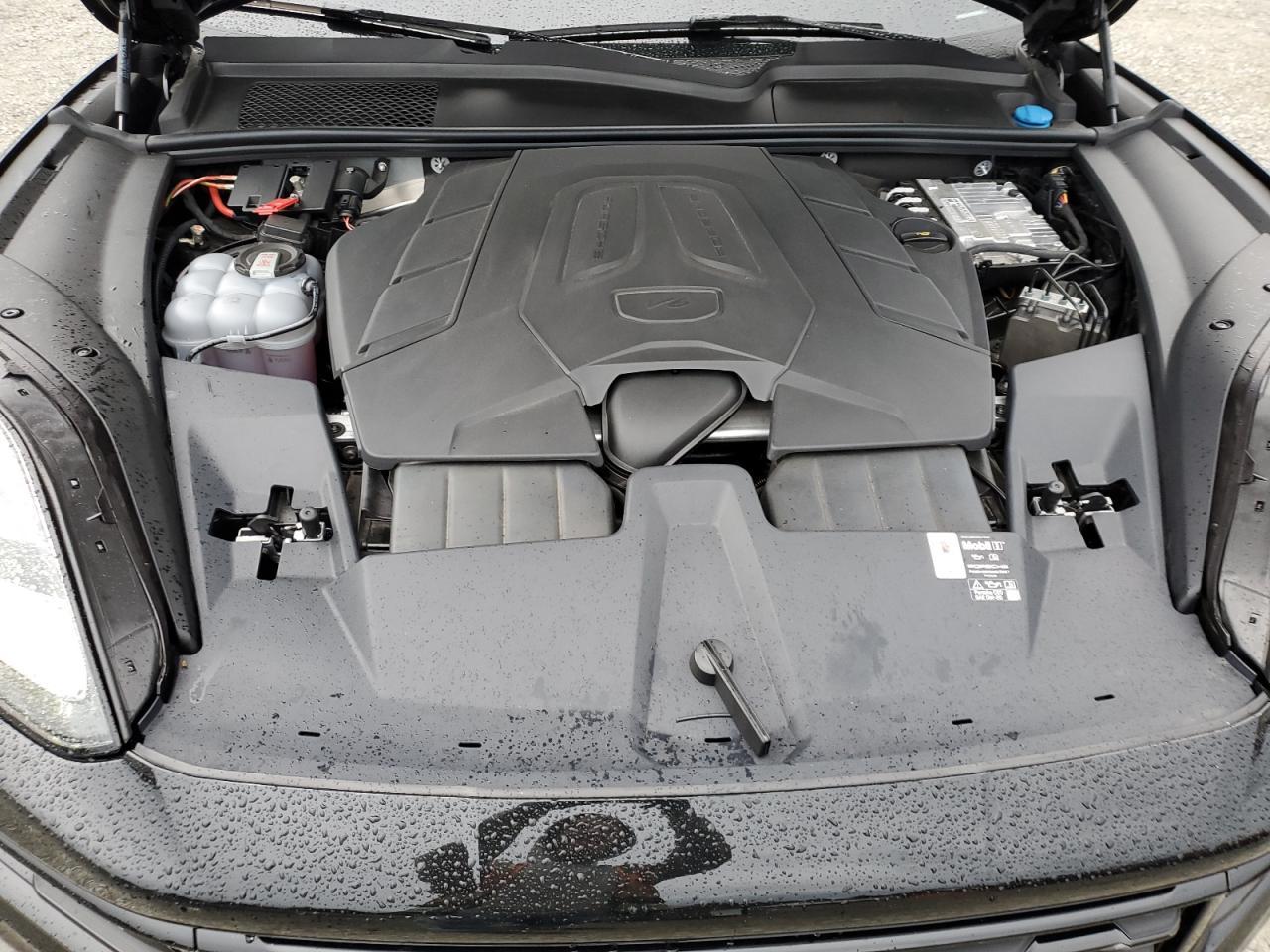 2025 PORSCHE CAYENNE