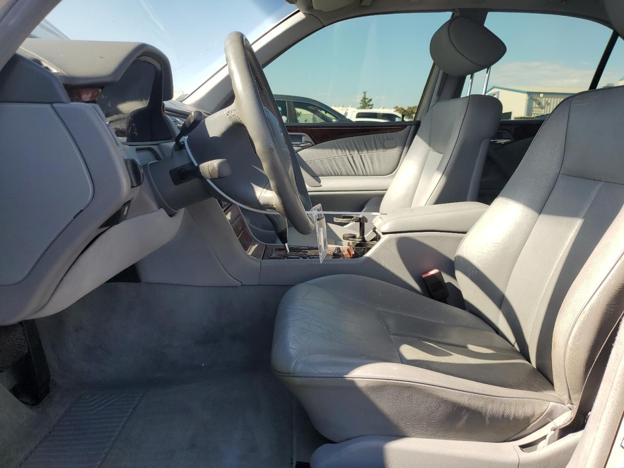 2001 MERCEDES-BENZ E-Class