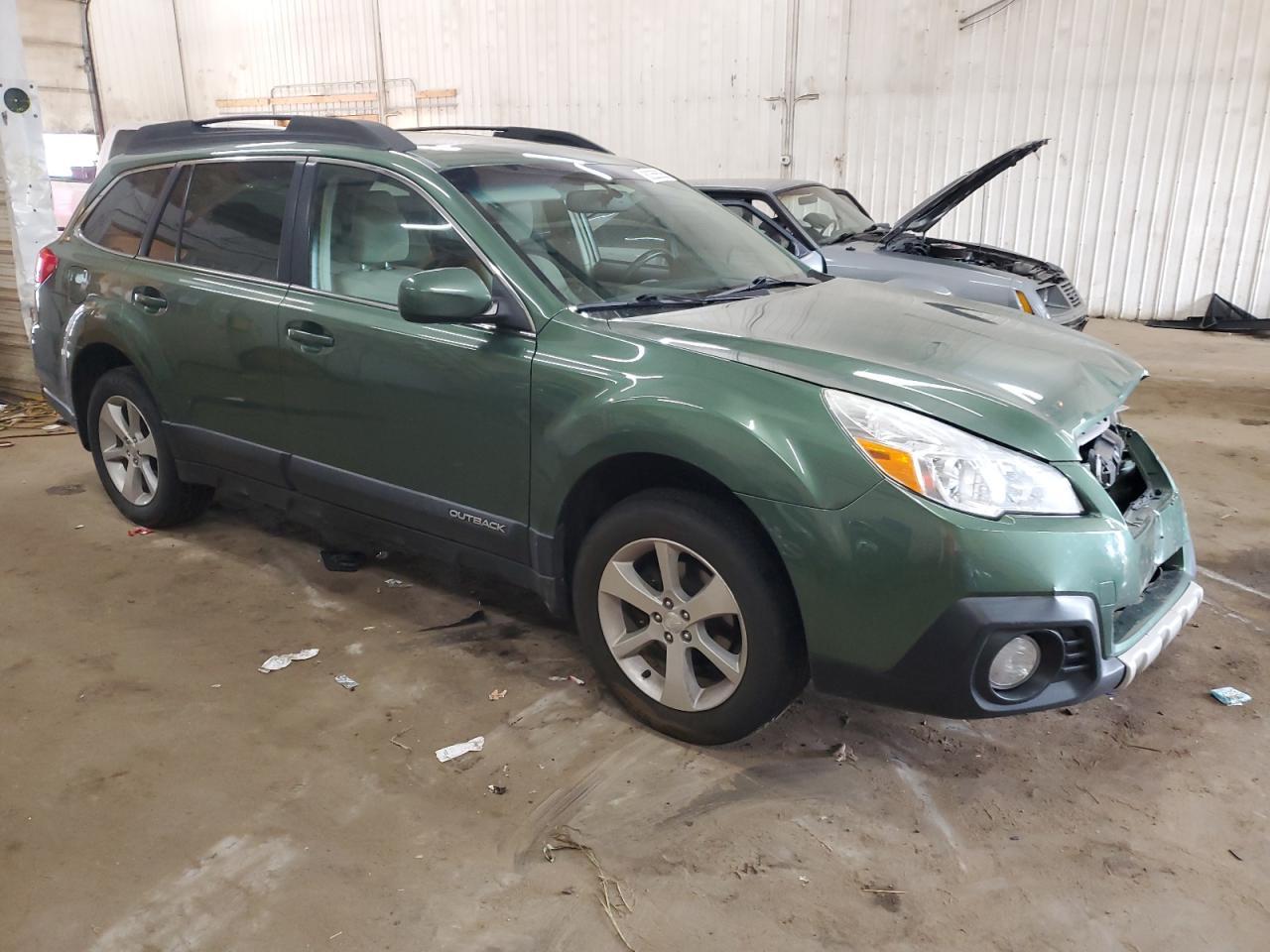 2013 SUBARU Outback