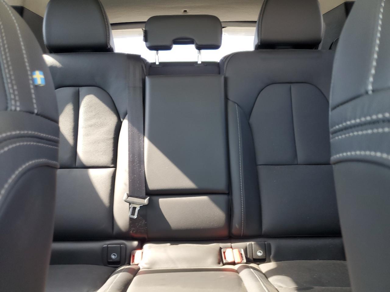 2024 VOLVO XC40