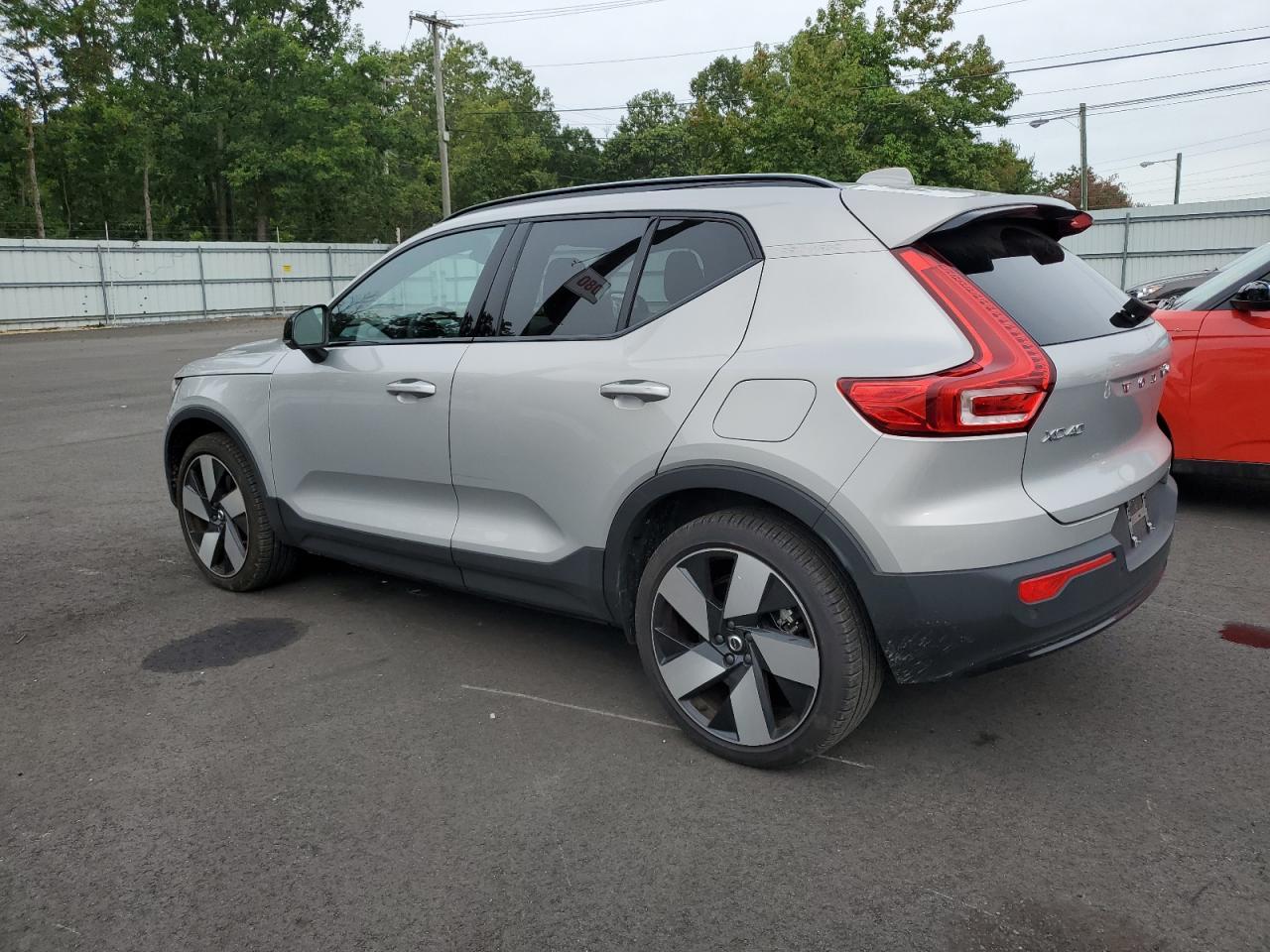 2024 VOLVO XC40