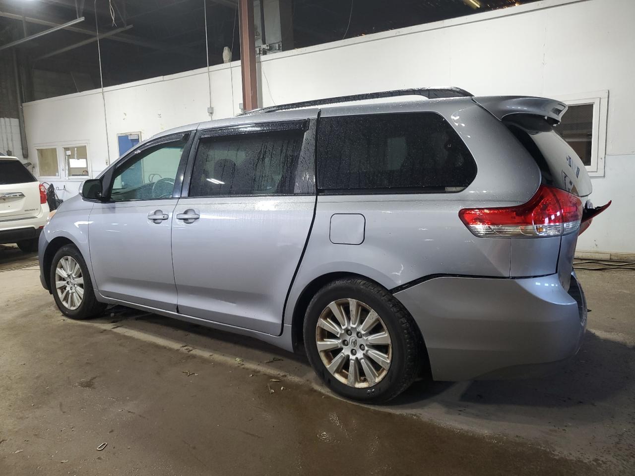 2012 TOYOTA SIENNA