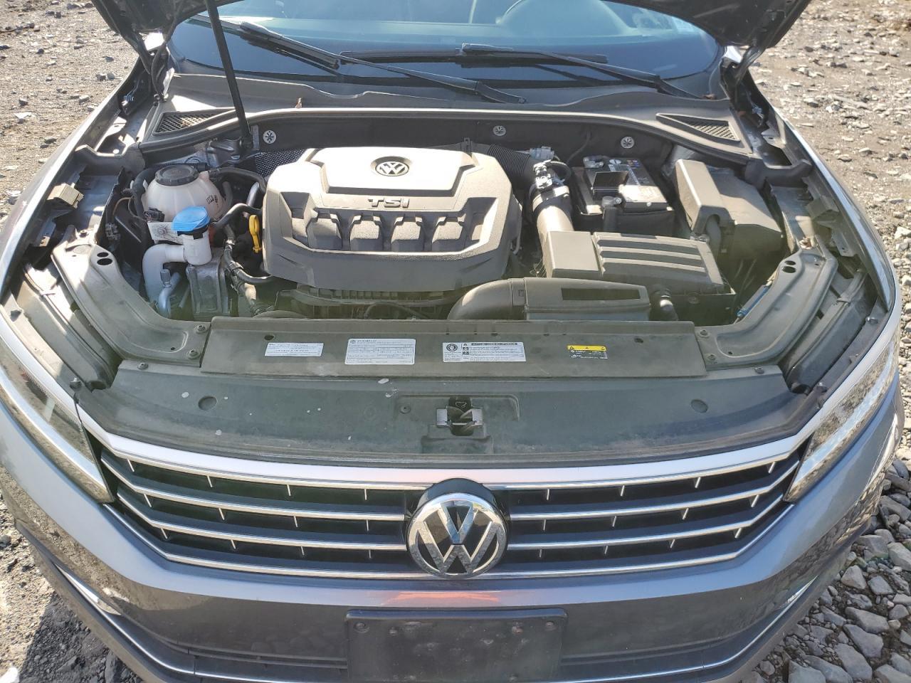 2018 VOLKSWAGEN Passat