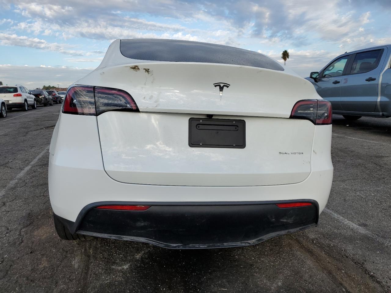 2025 TESLA MODEL Y