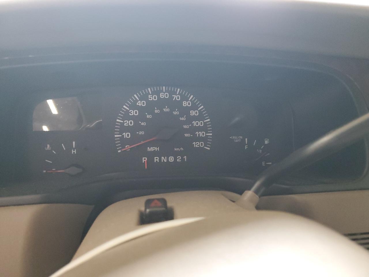 2002 LINCOLN Town Car