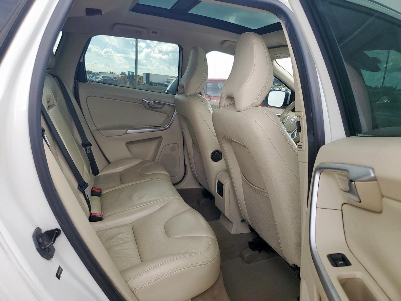 2011 VOLVO XC60