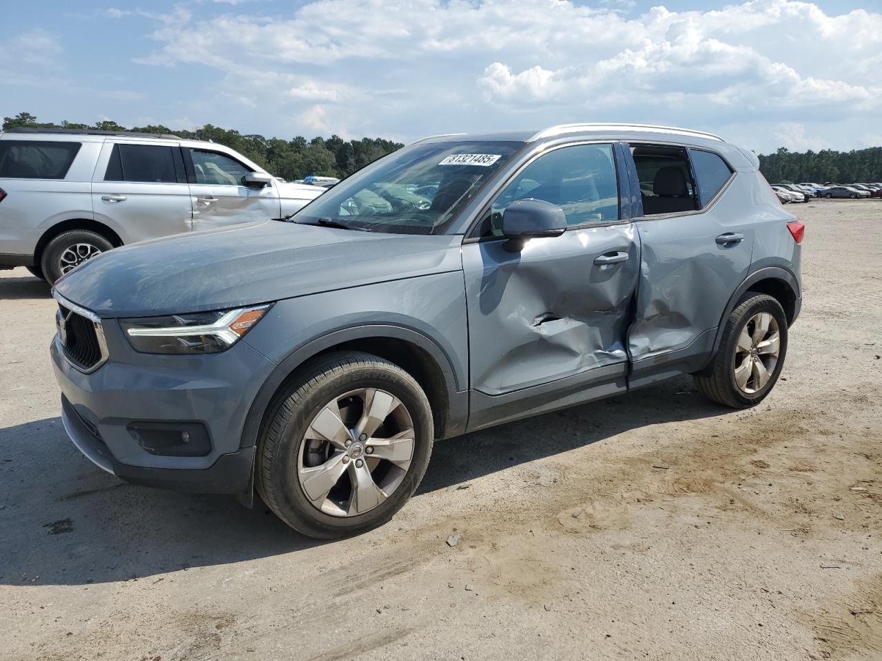 2021 VOLVO XC40