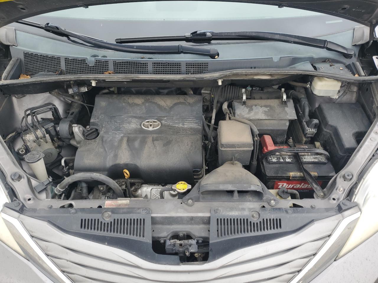2011 TOYOTA SIENNA