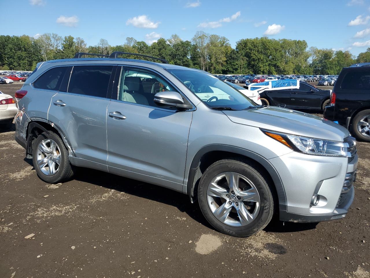 2017 TOYOTA HIGHLANDER