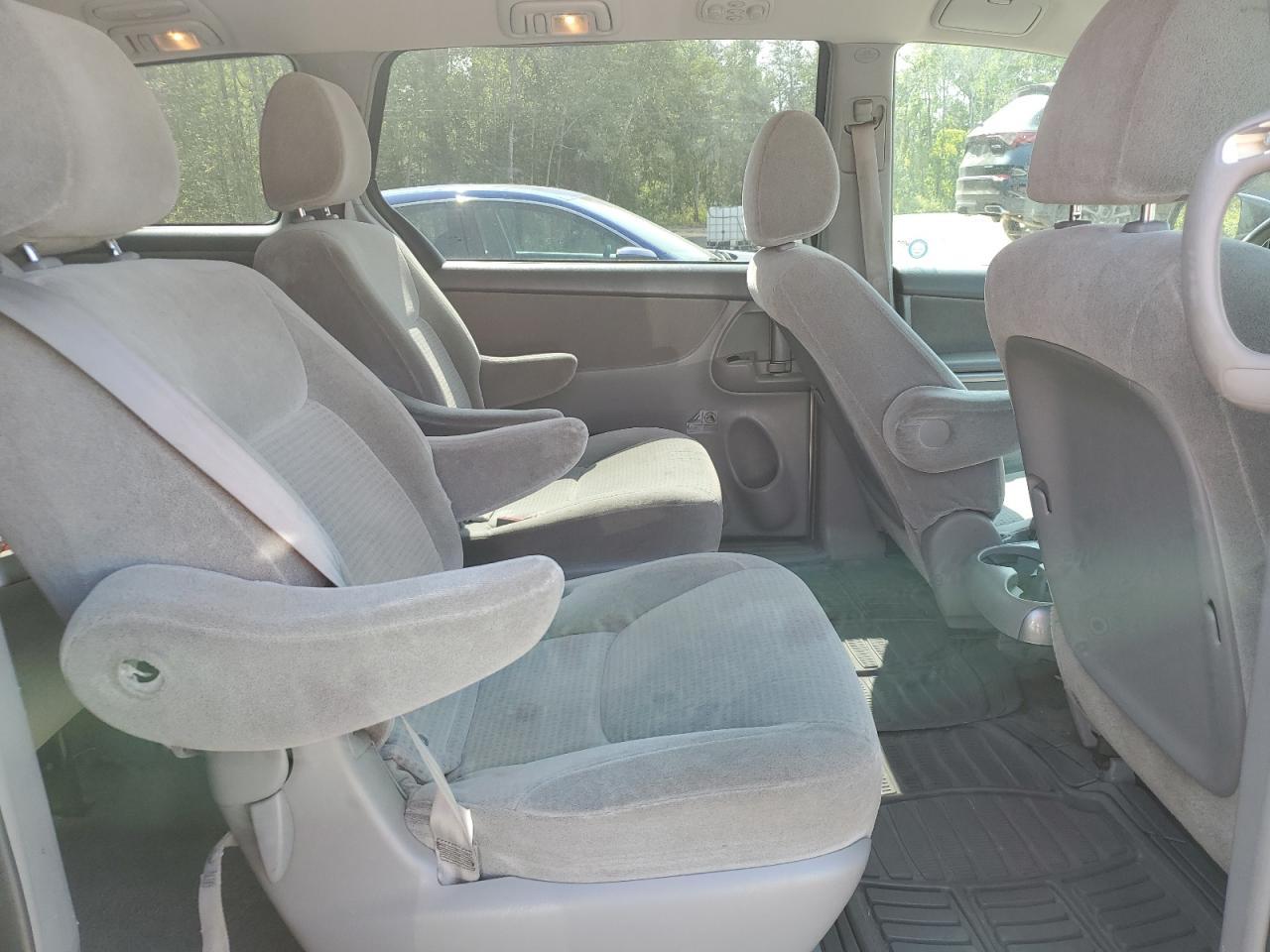 2009 TOYOTA SIENNA