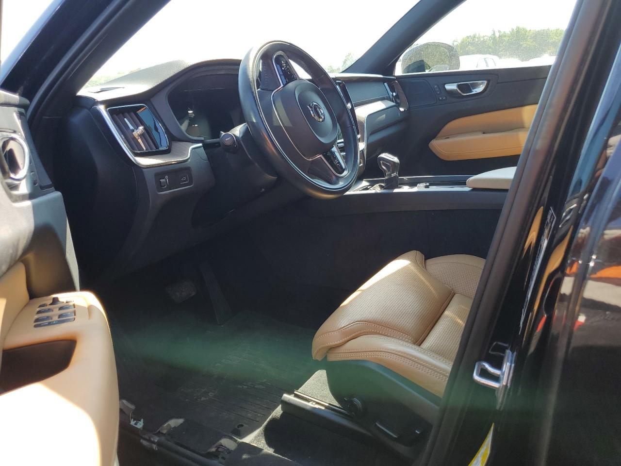 2021 VOLVO XC60