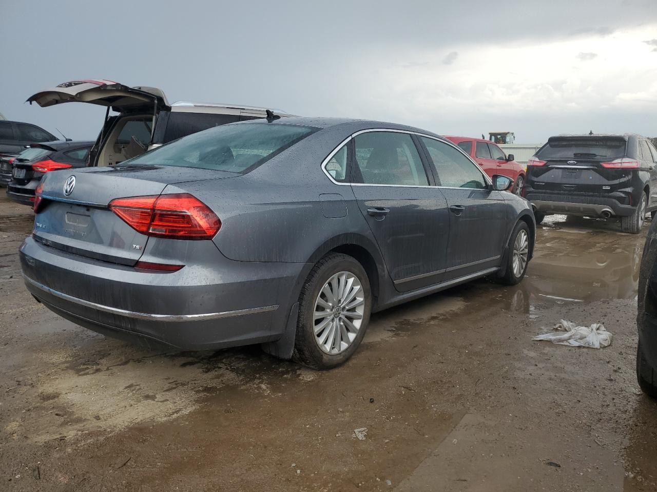 2016 VOLKSWAGEN Passat