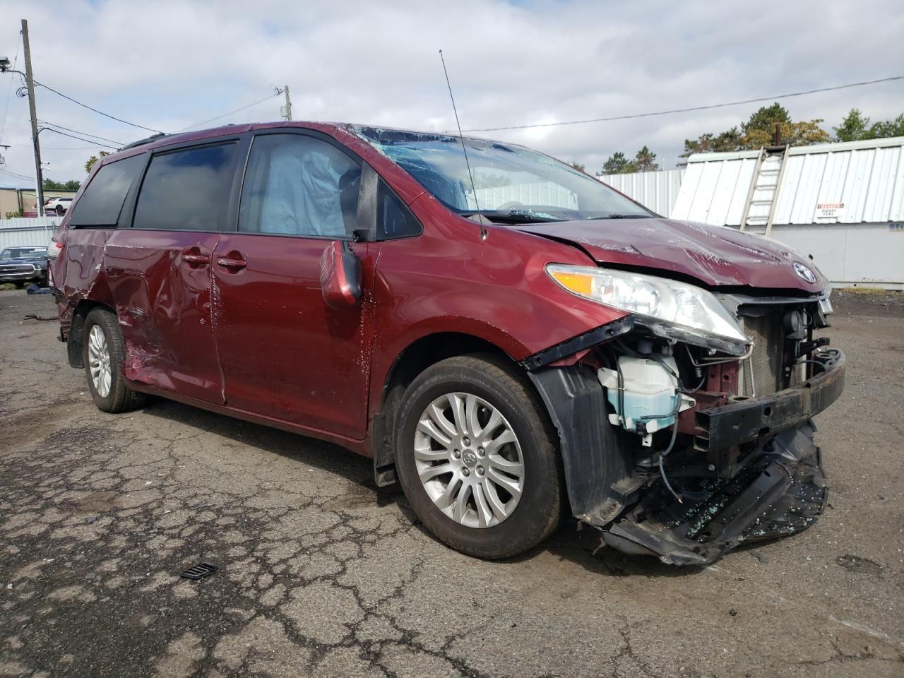 2013 TOYOTA SIENNA