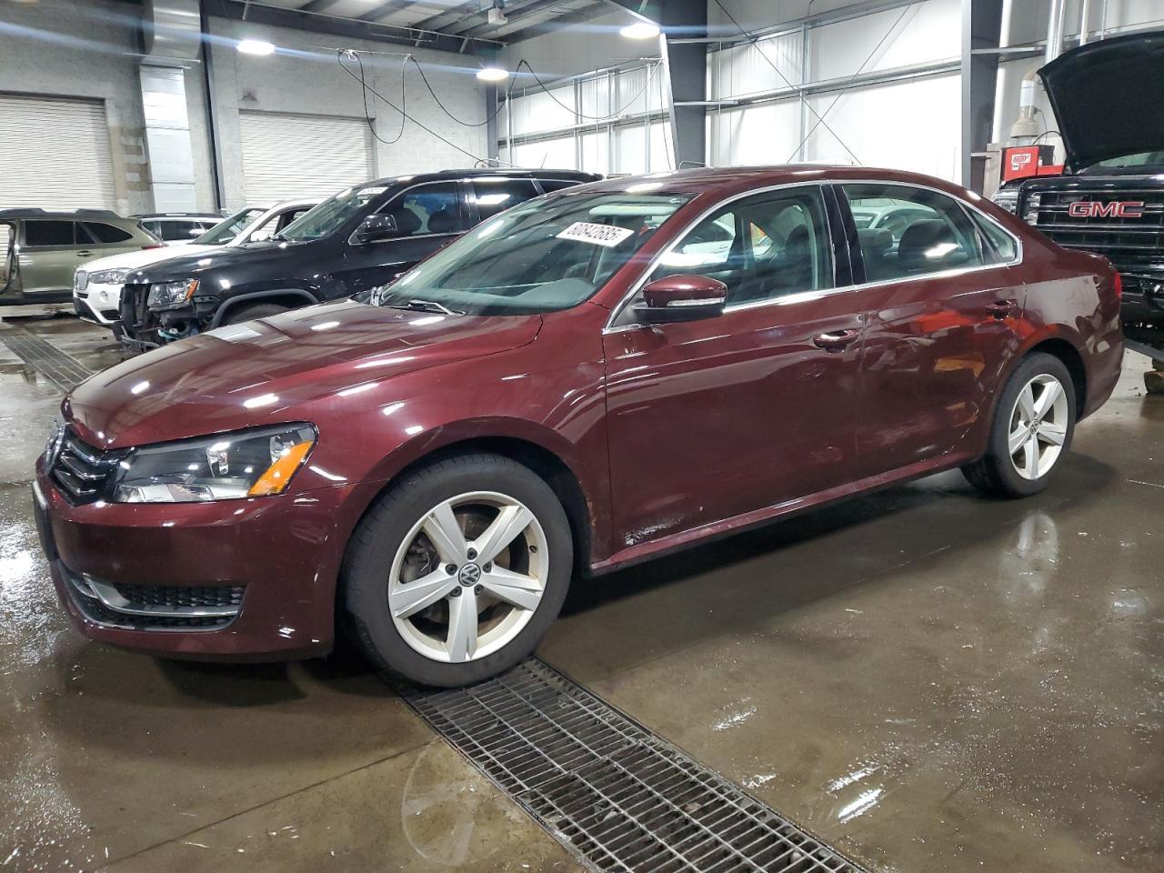 2013 VOLKSWAGEN Passat