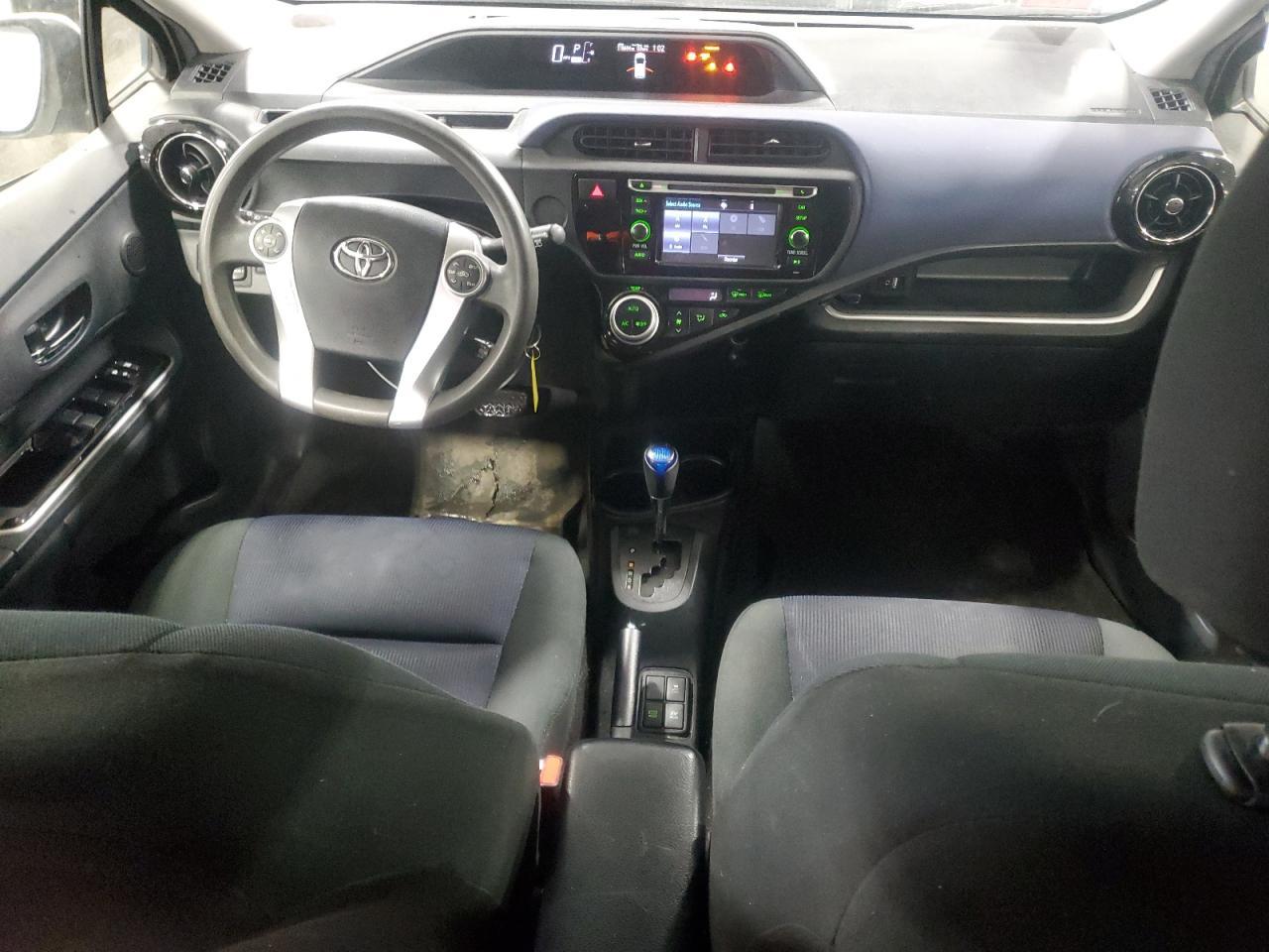 2016 TOYOTA Prius c