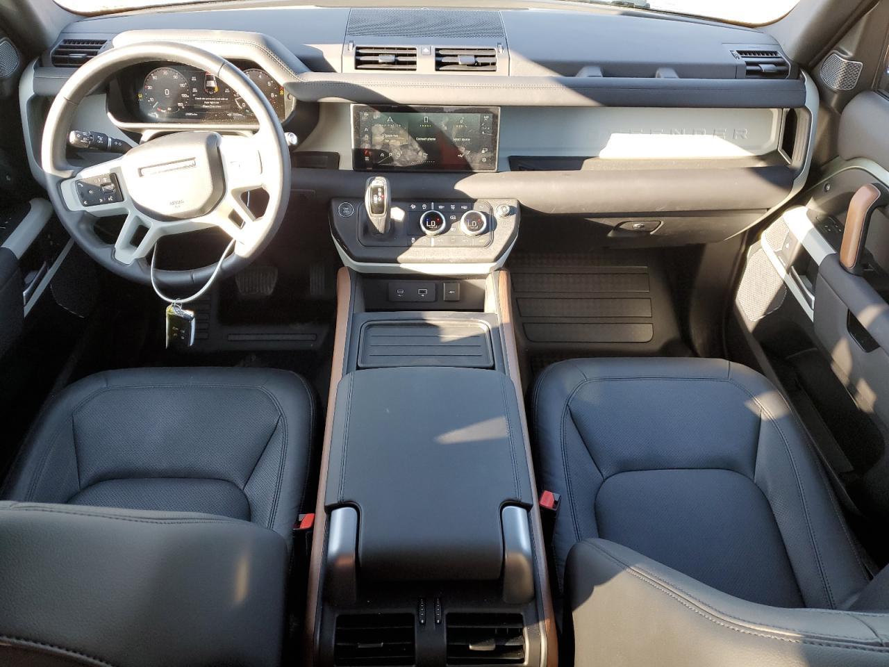 2024 LAND ROVER Defender