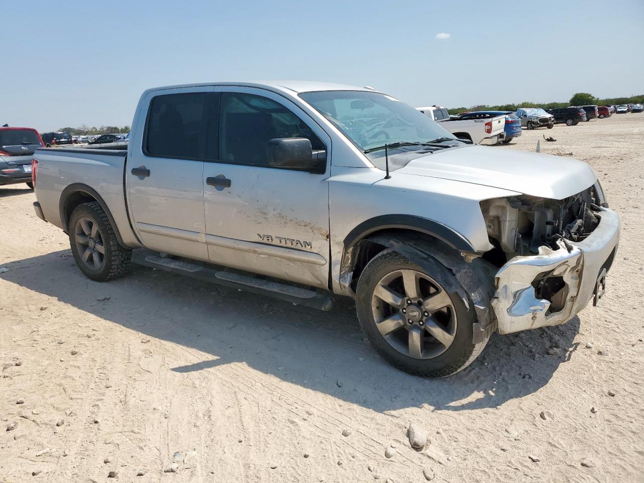 2015 NISSAN Titan
