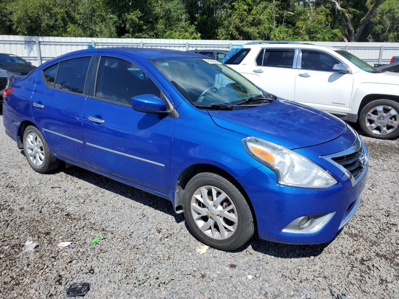2017 NISSAN VERSA