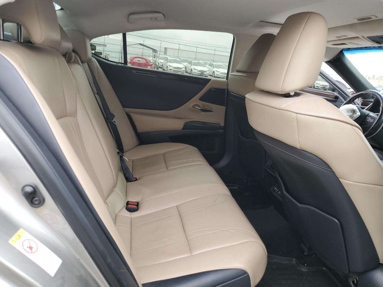 2019 LEXUS ES 300H