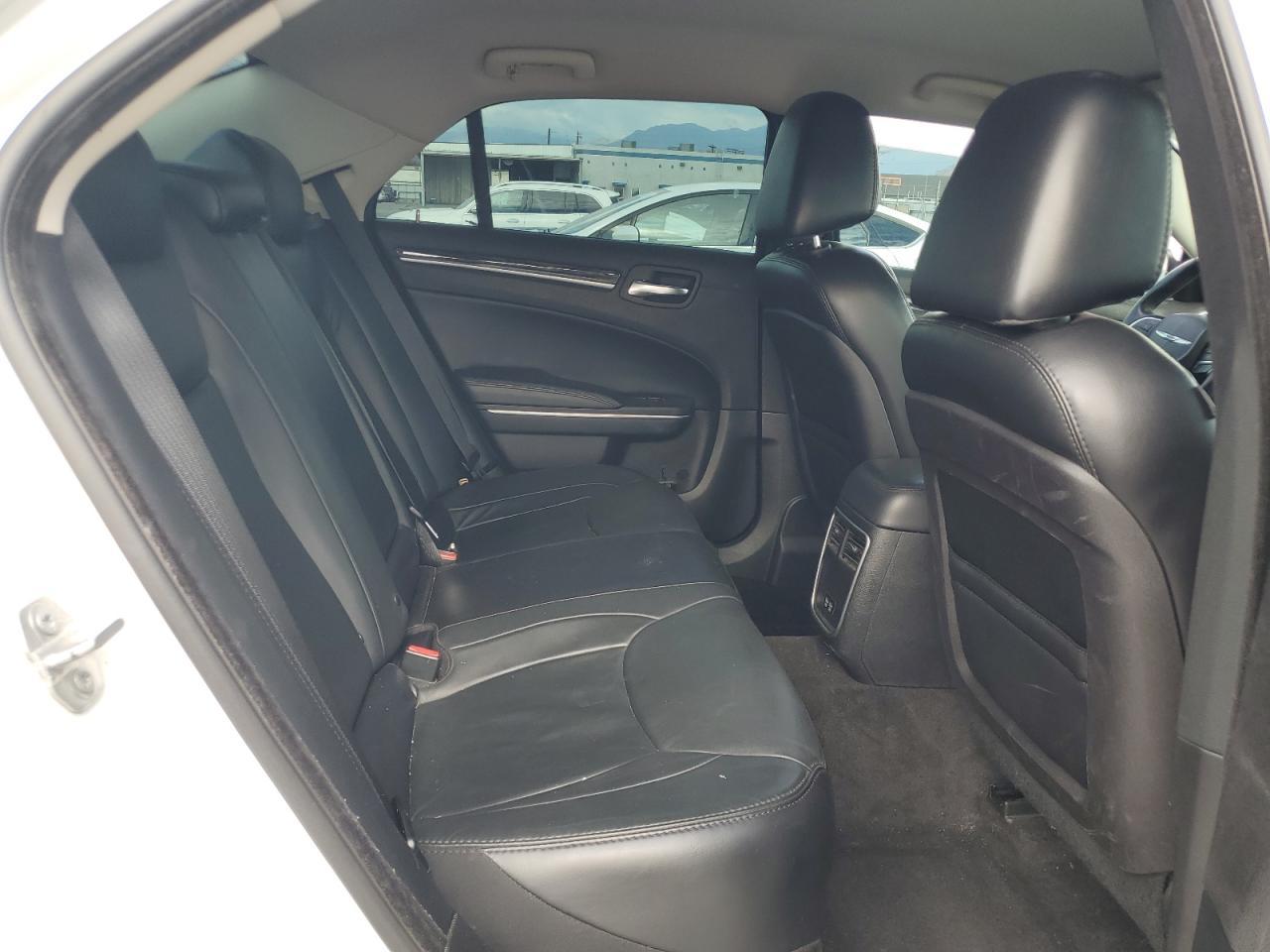 2016 CHRYSLER 300