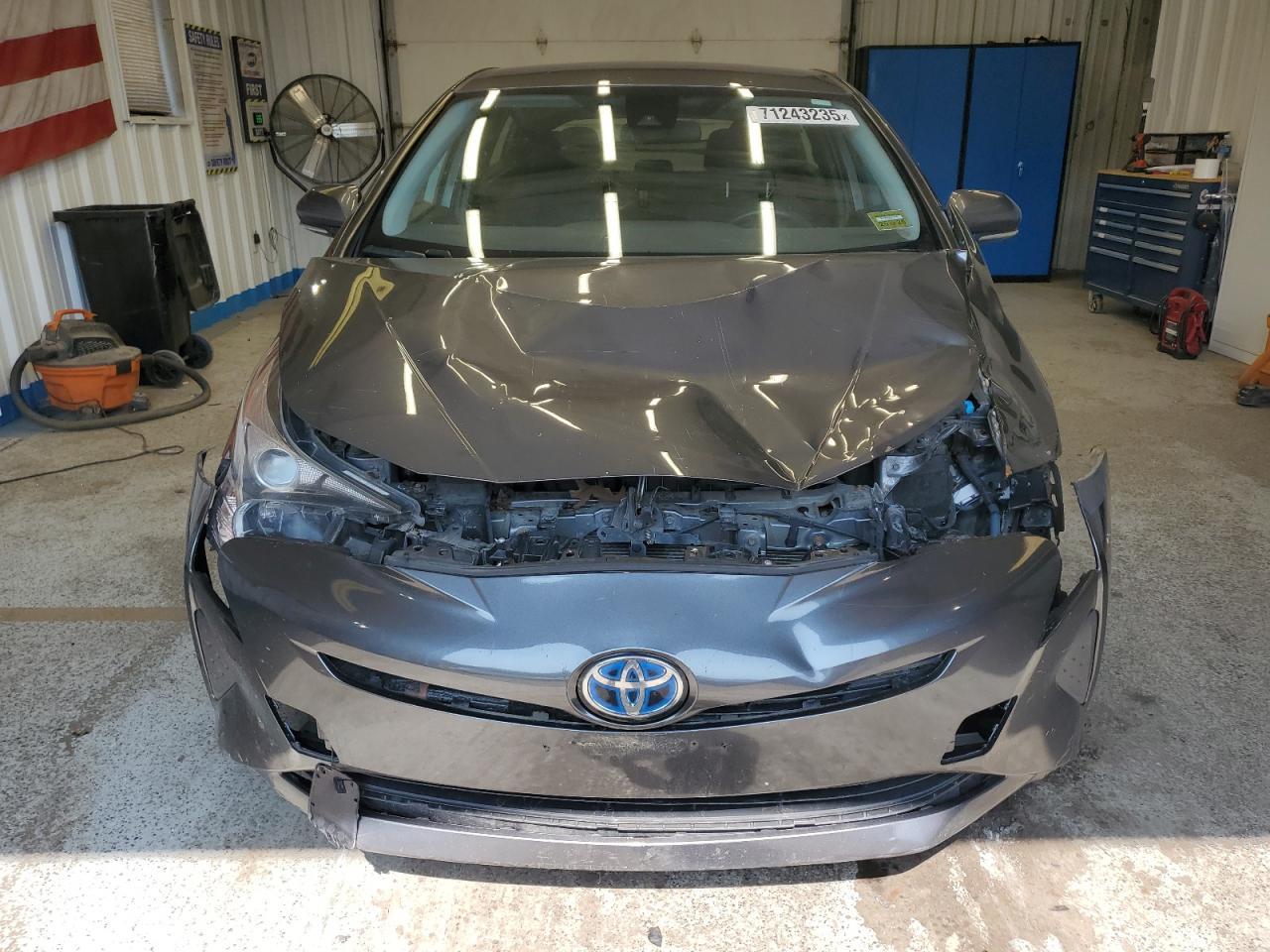 2017 TOYOTA PRIUS