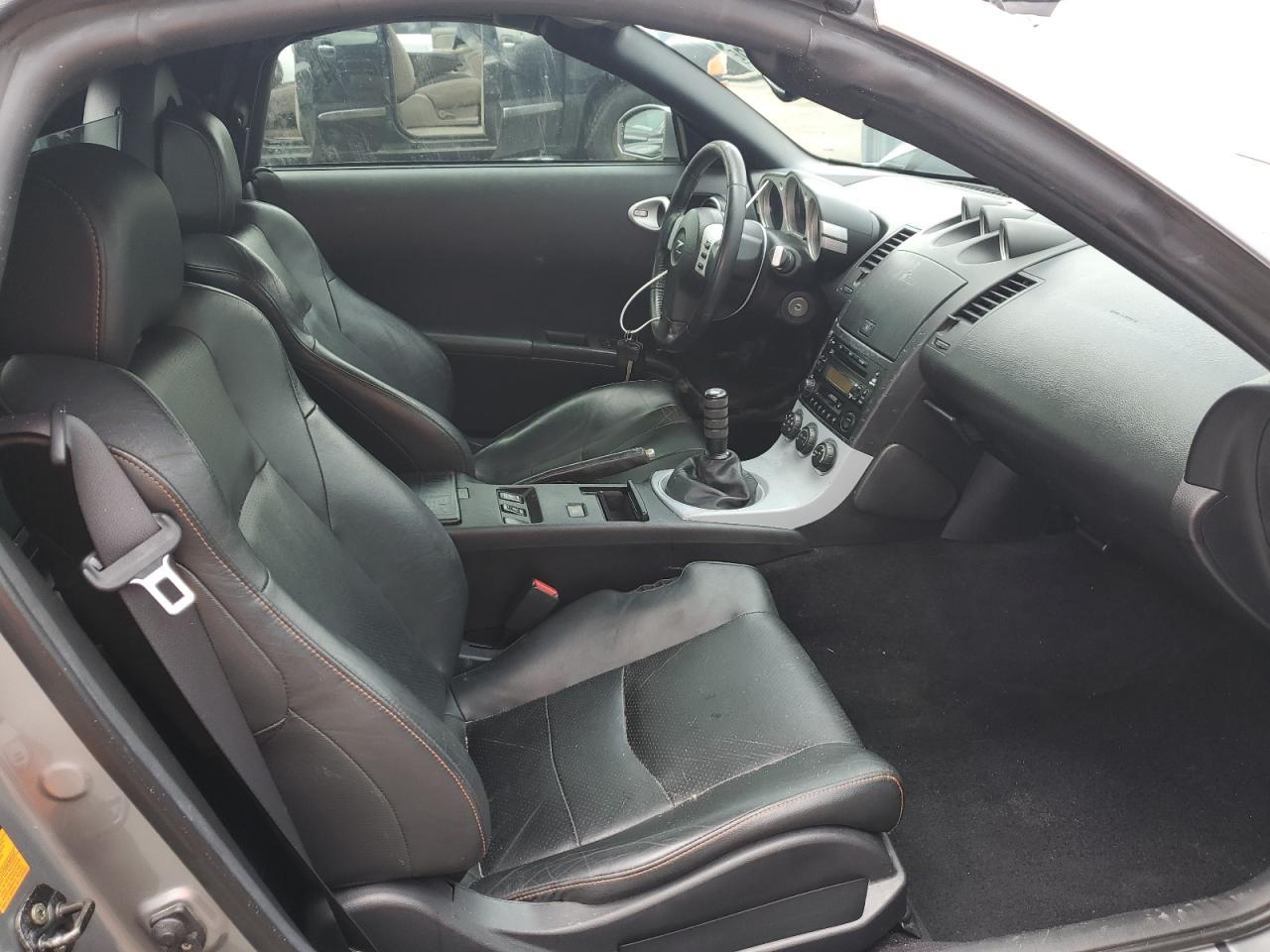 2004 NISSAN Z