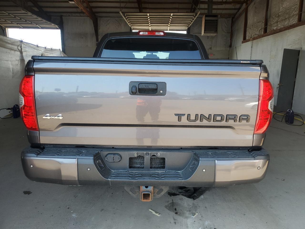 2017 TOYOTA TUNDRA