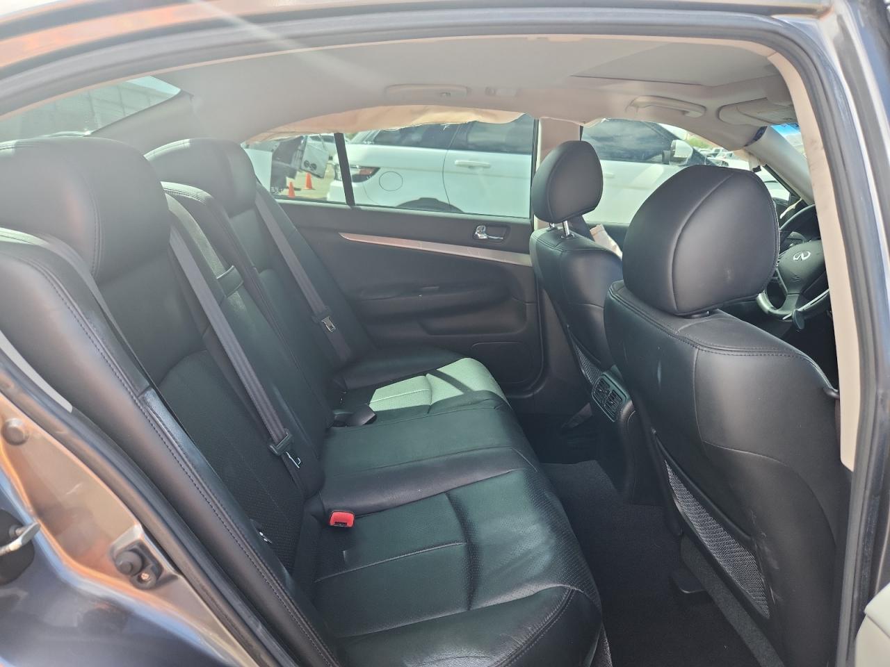 2013 INFINITI G37