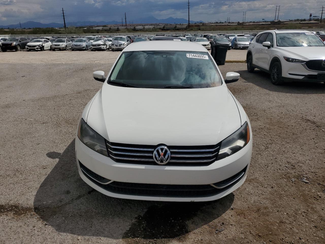 2013 VOLKSWAGEN Passat