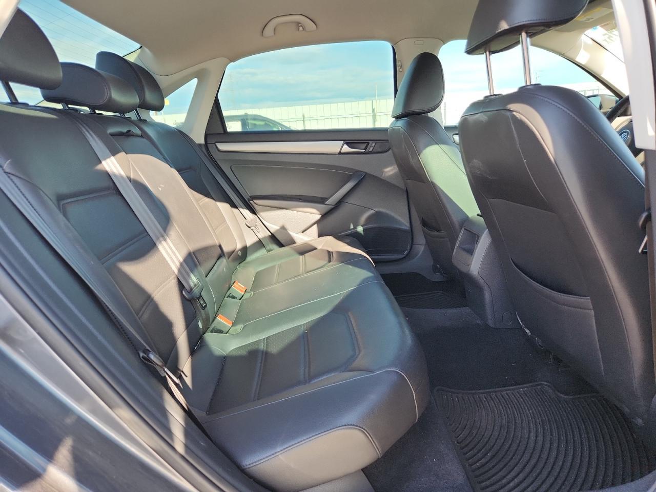 2015 VOLKSWAGEN Passat