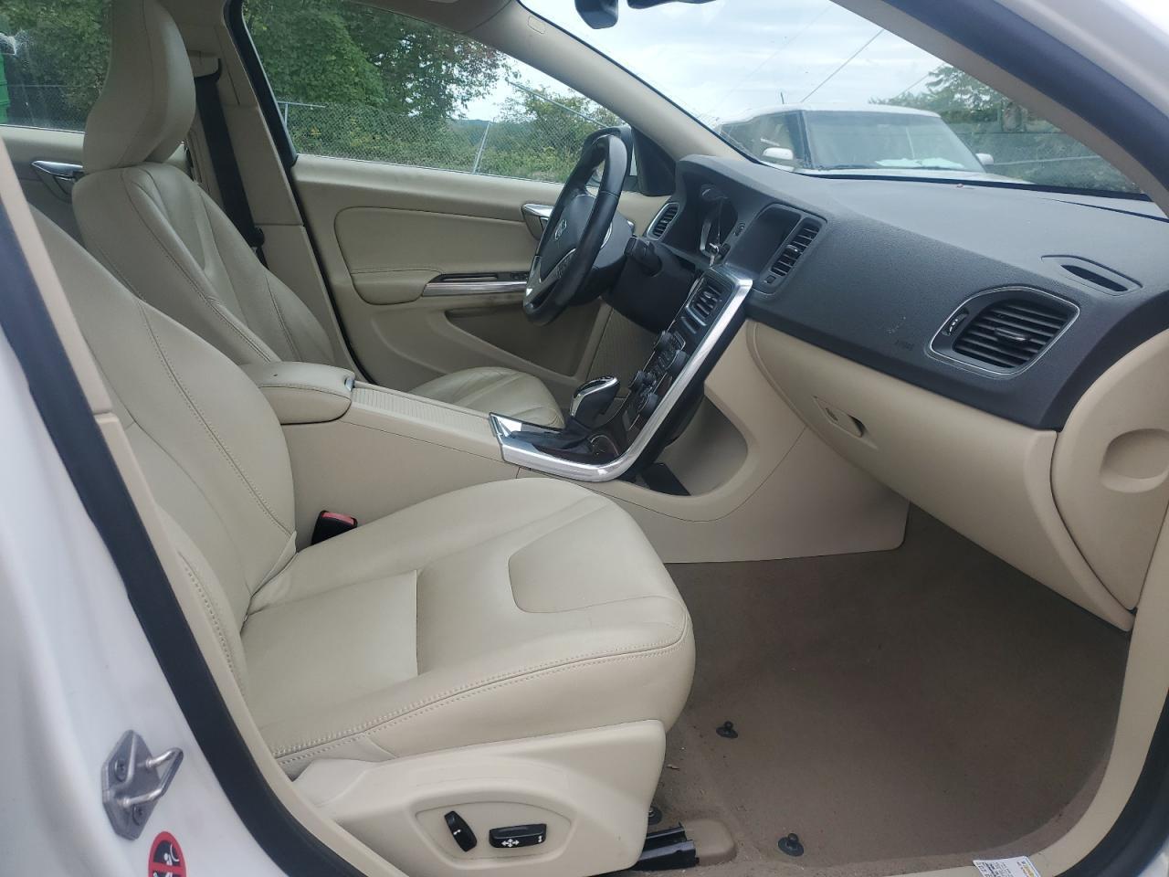 2015 VOLVO S60