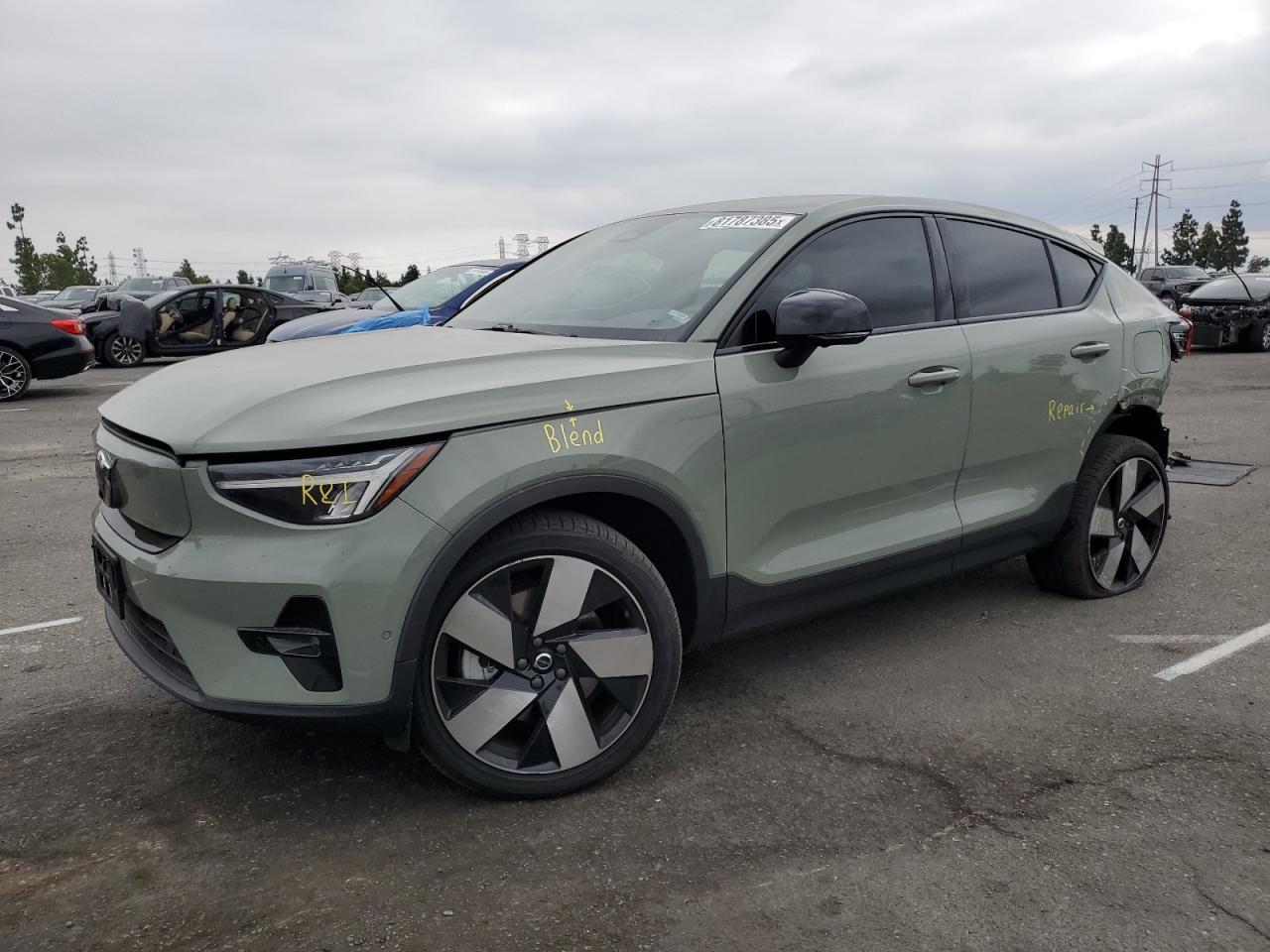 2024 VOLVO C40