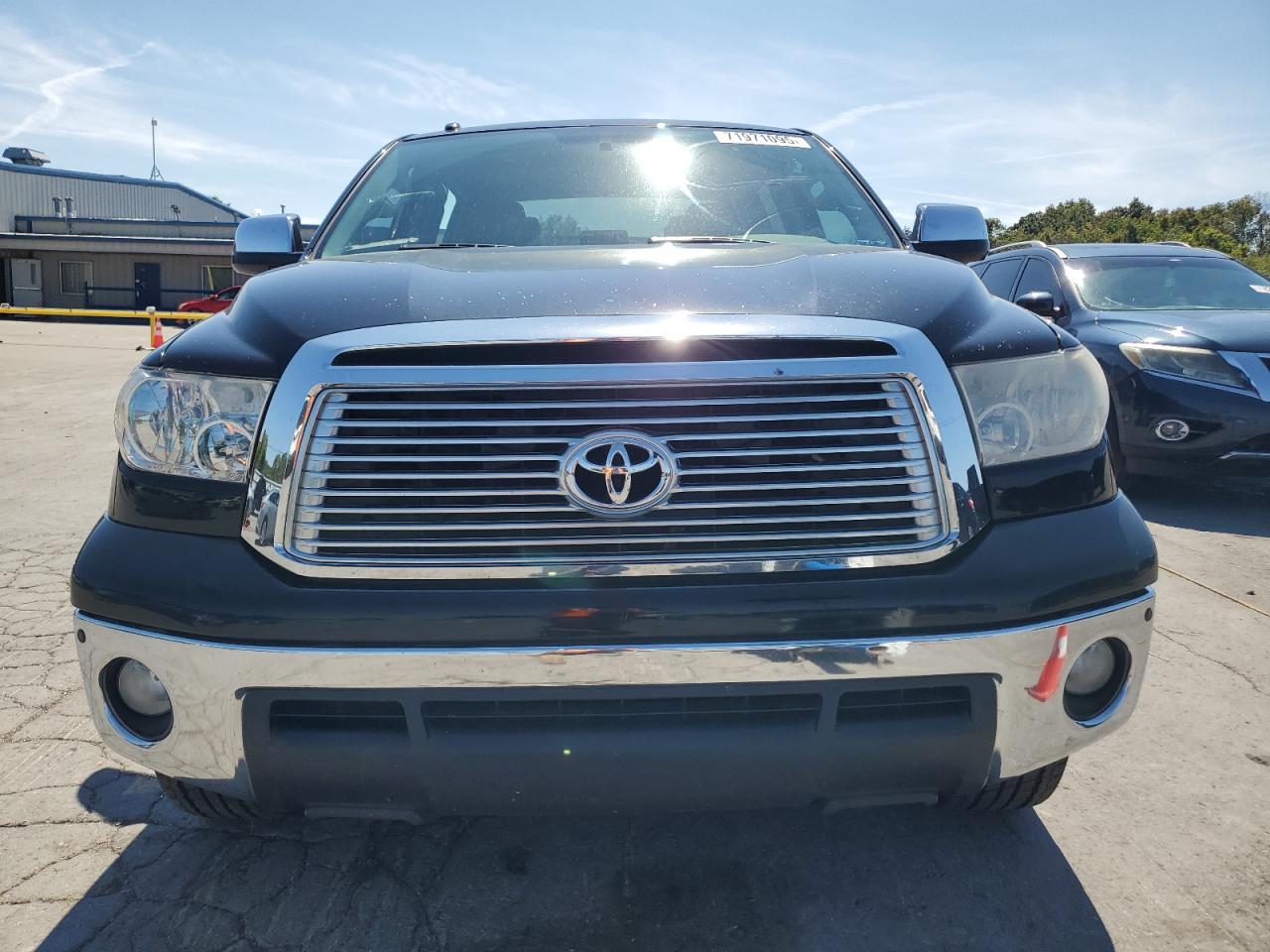 2011 TOYOTA TUNDRA