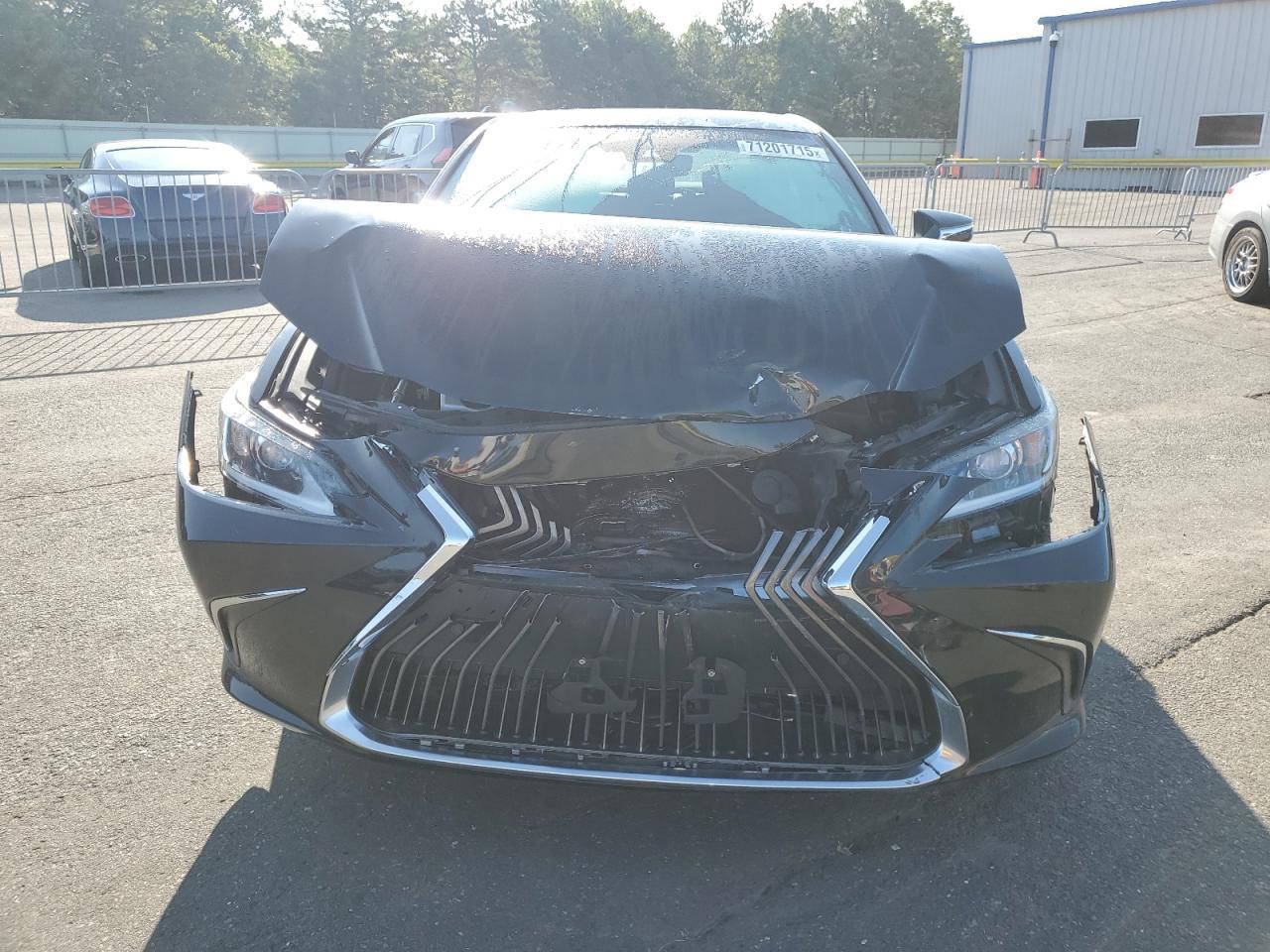 2019 LEXUS Es