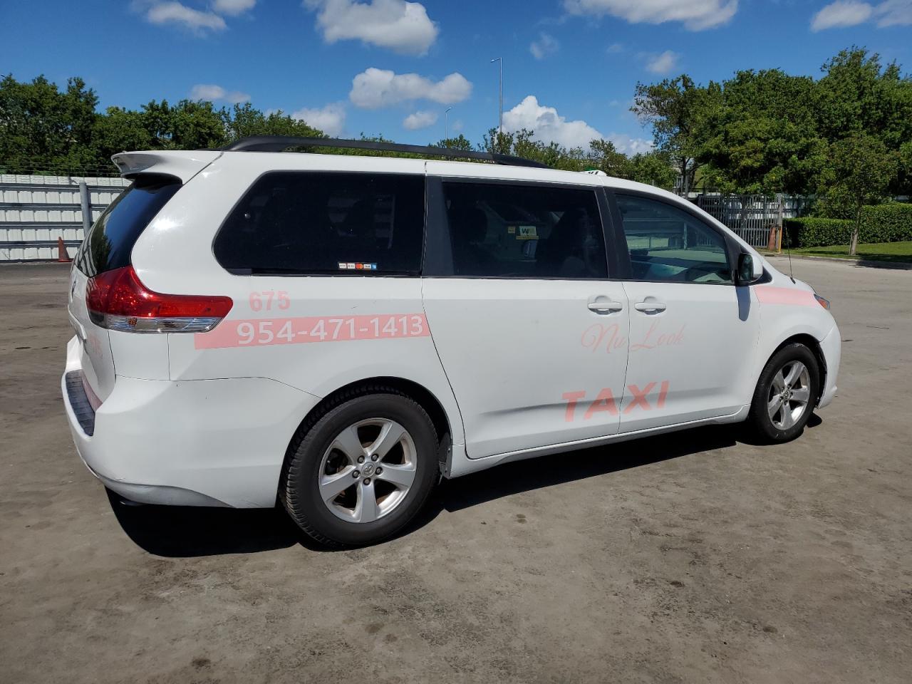 2013 TOYOTA SIENNA