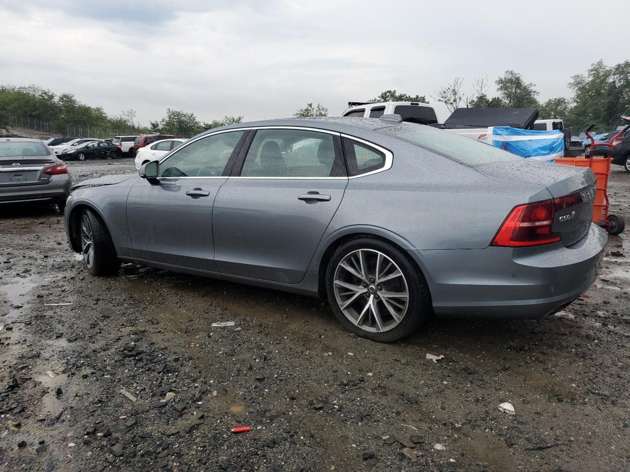 2018 VOLVO S90