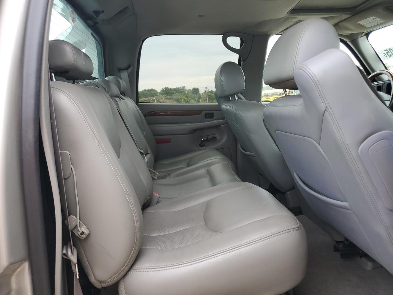 2004 CADILLAC ESCALADE