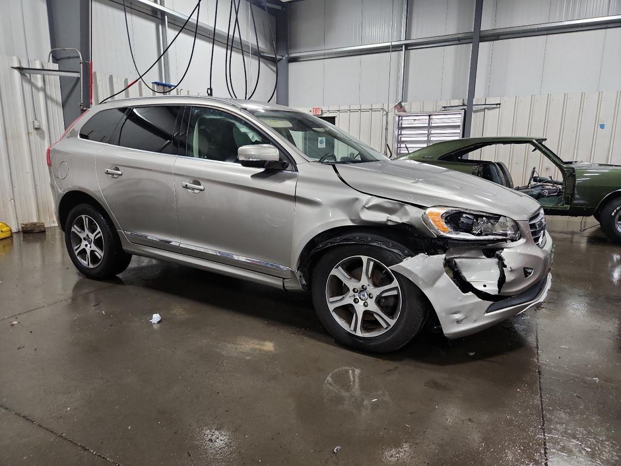 2015 VOLVO XC60