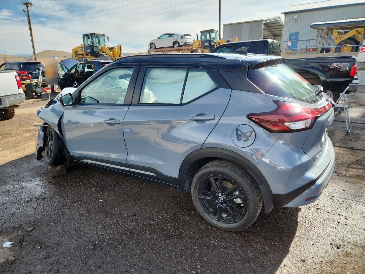 2023 NISSAN KICKS