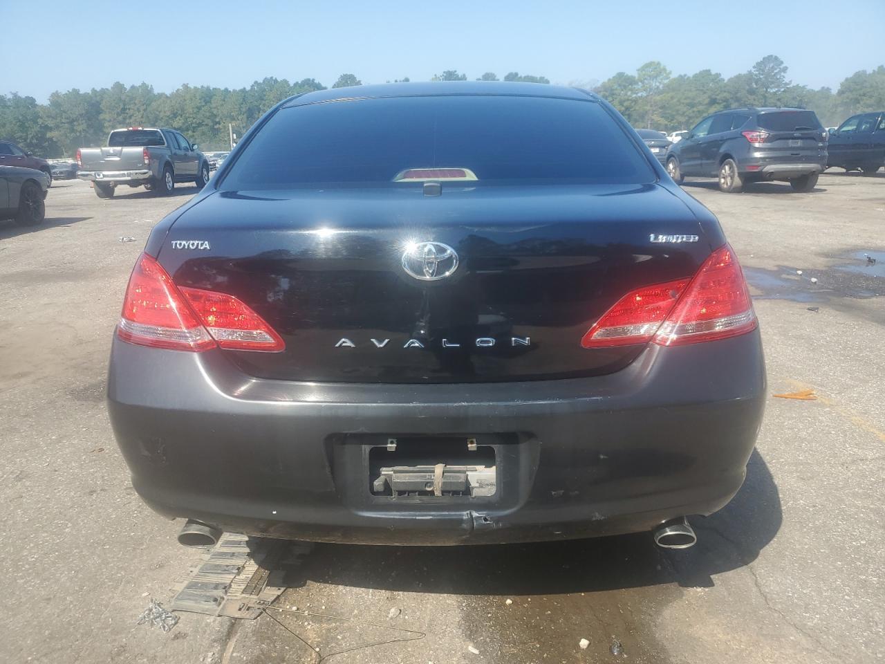 2005 TOYOTA Avalon