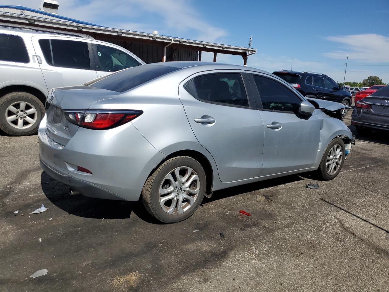 2017 TOYOTA YARIS